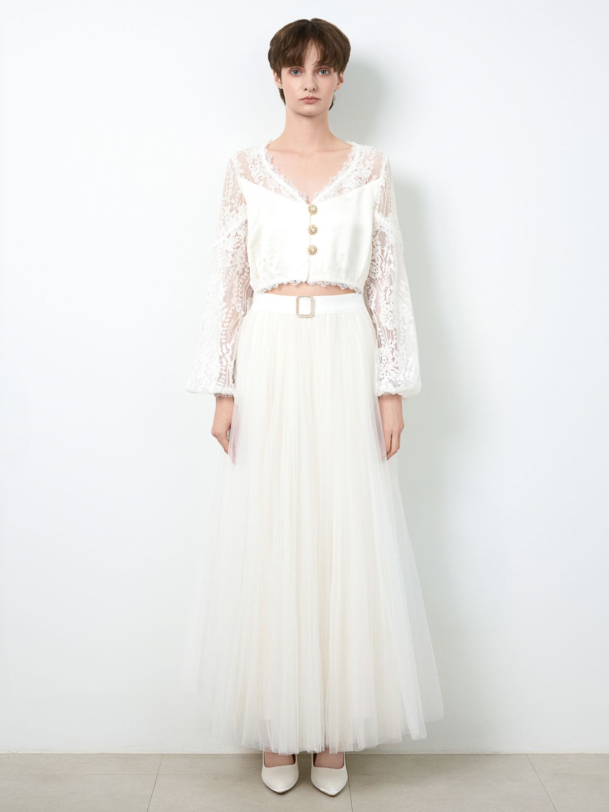 로에(LEAUET) Rosalie Lace-trimmed Rayon Satin Blouse