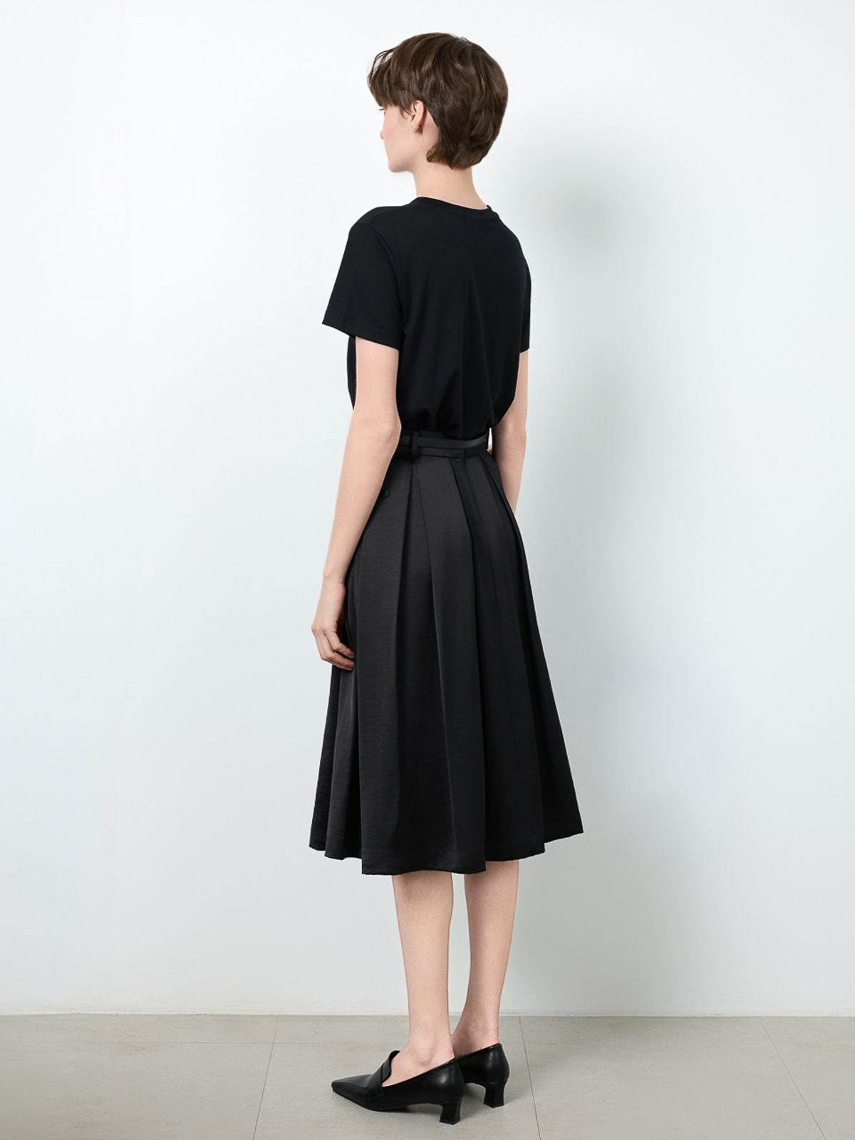 로에(LEAUET) Belle Black Pleated Midi Skirt (Belt Set)