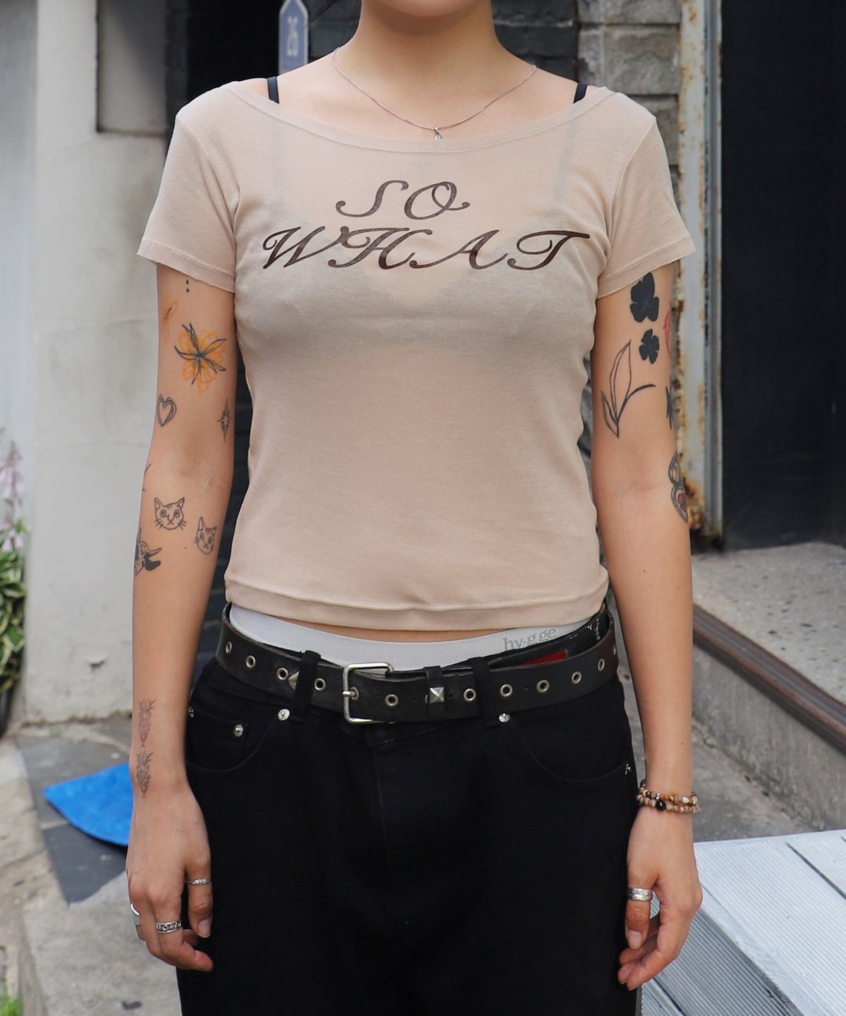크루치(KRUCHI) SO WHAT Half Sleeve T-shirt (BEIGE) WOMENS