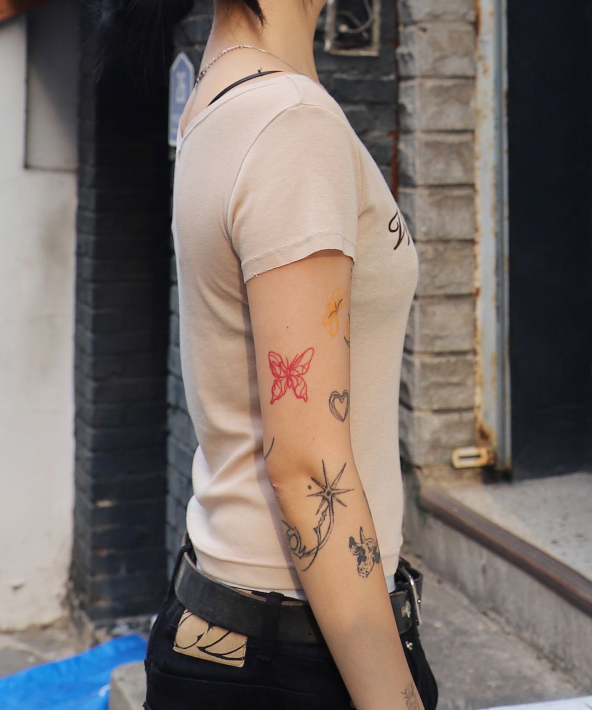 크루치(KRUCHI) SO WHAT Half Sleeve T-shirt (BEIGE) WOMENS
