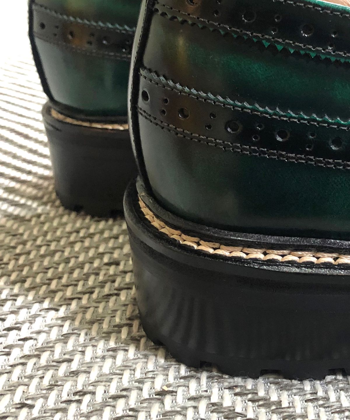 조앤슈(JOENSHOE) 휴만 스티치 윙팁 옥스퍼드 에메랄드 그린