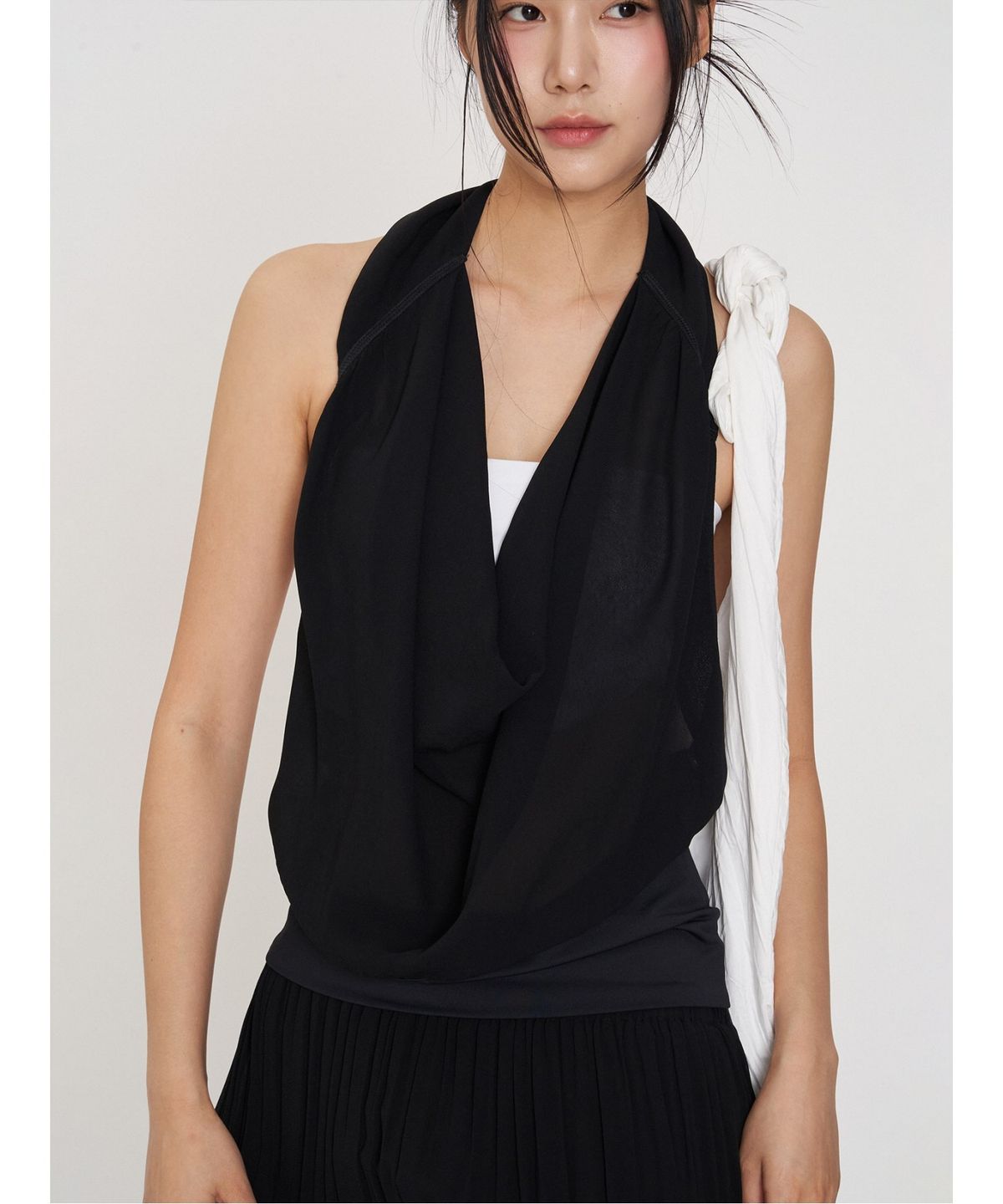 앙개(ANGGAE) Halter Neck Blouse  Black