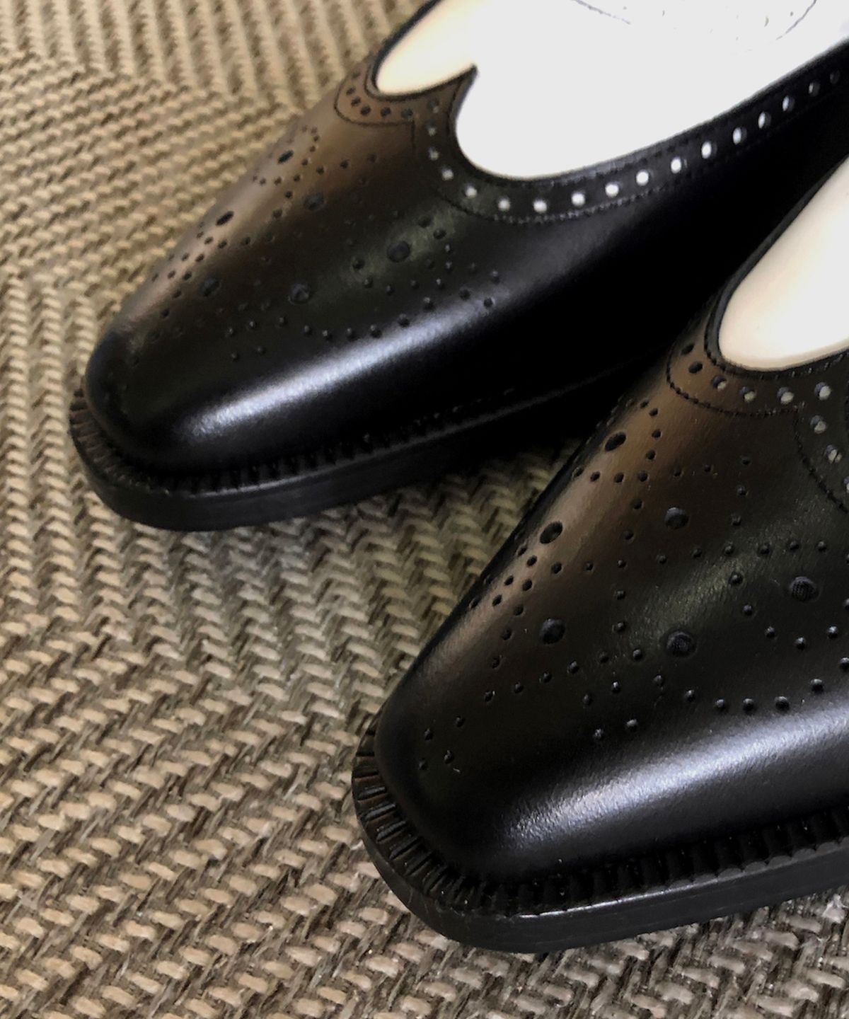 조앤슈(JOENSHOE) 헤리티지 윙팁 브로깅 옥스퍼드 콤비 블랙