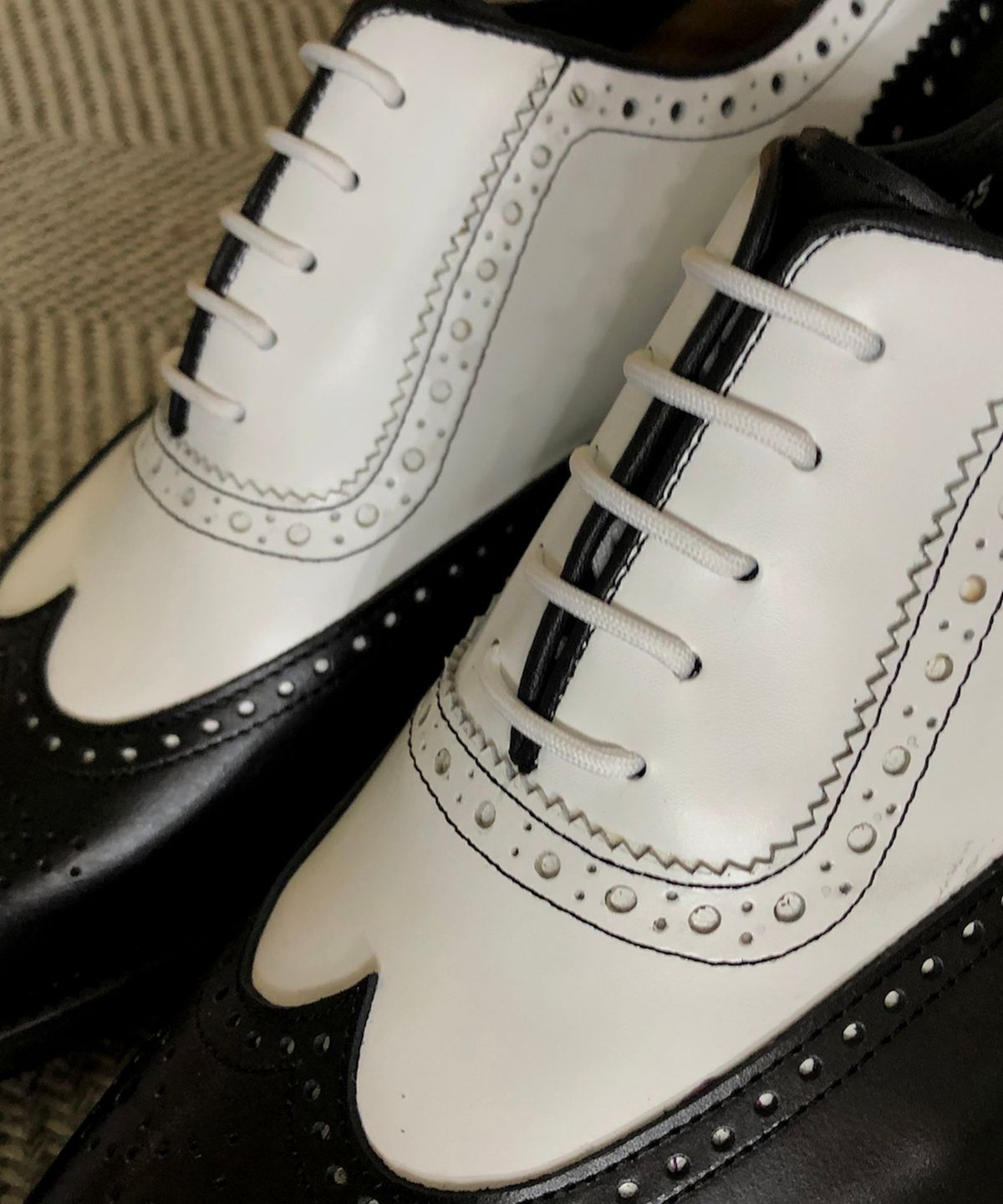 조앤슈(JOENSHOE) 헤리티지 윙팁 브로깅 옥스퍼드 콤비 블랙