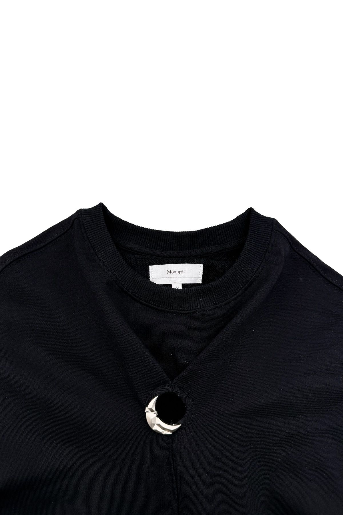 뭉제르(MOONGER) Hollow Moon Cropped Sleeveless T-shirt