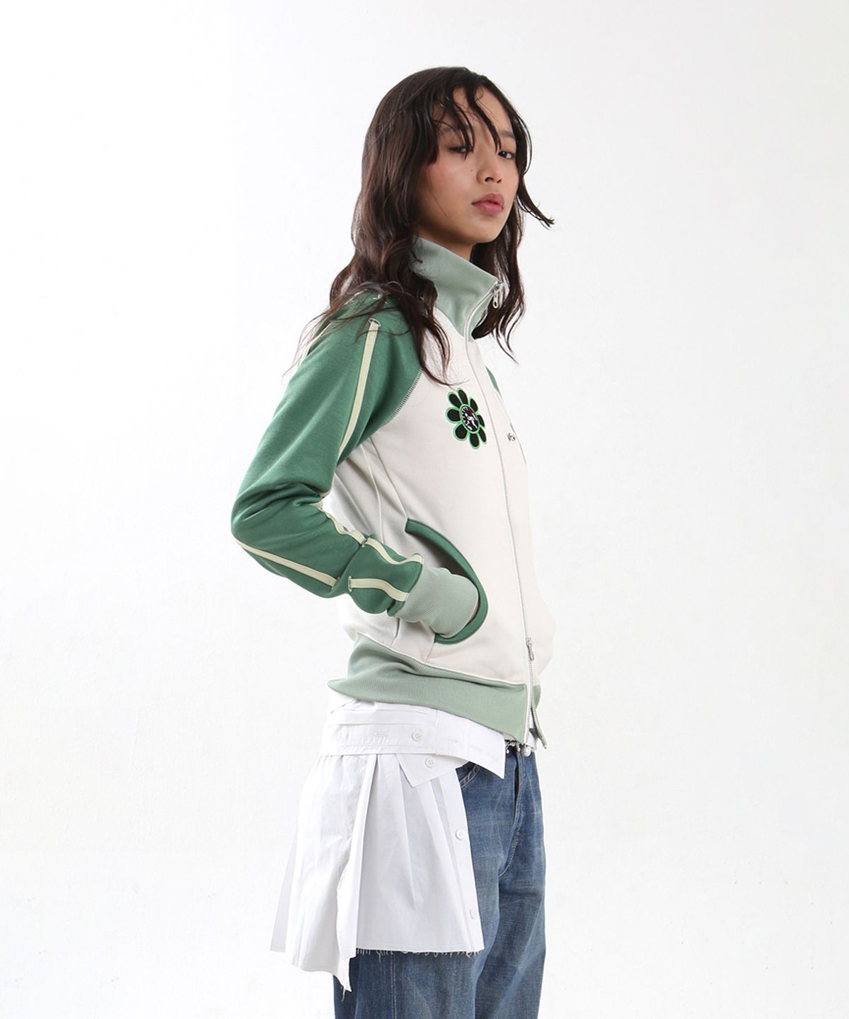 뉴제(NEWGE) Curved Line Track Top (GREEN)