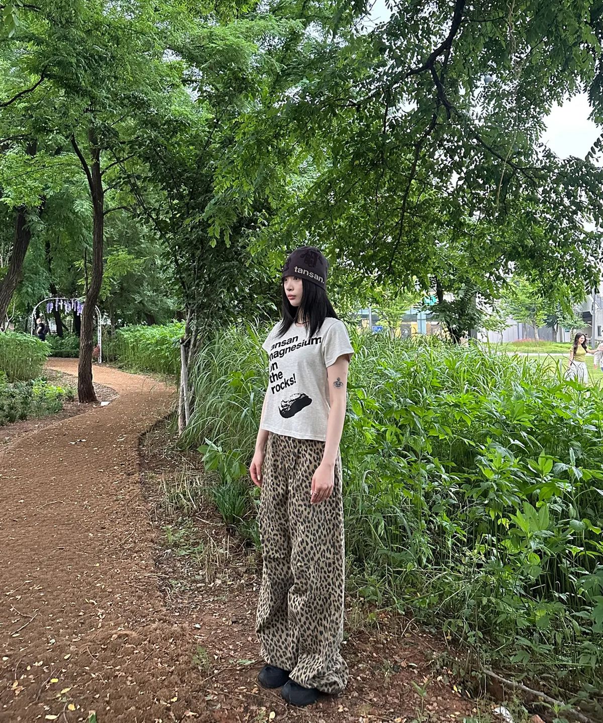탄산마그네슘(TANSANMAGNESIUM) 코튼 와이드 팬츠 레오파드 (2 Color)