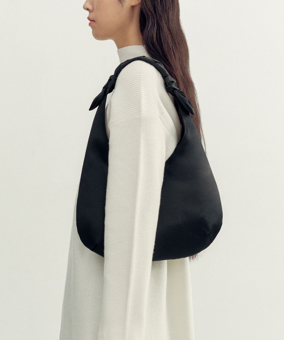 태서울(TAESEOUL) tae knot hobo bag