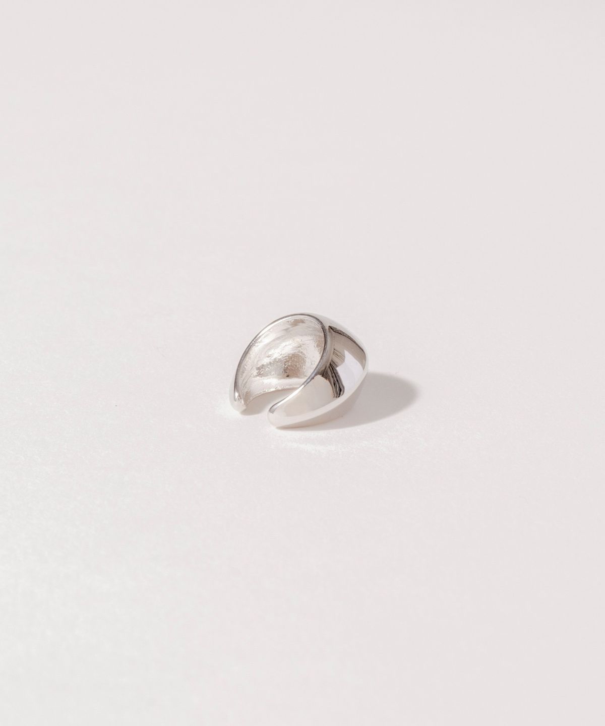 노비스도쿄(NOVICE TOKYO) 디스크 후프 이어 커프 Disc Hoop Ear Cuff / Silver
