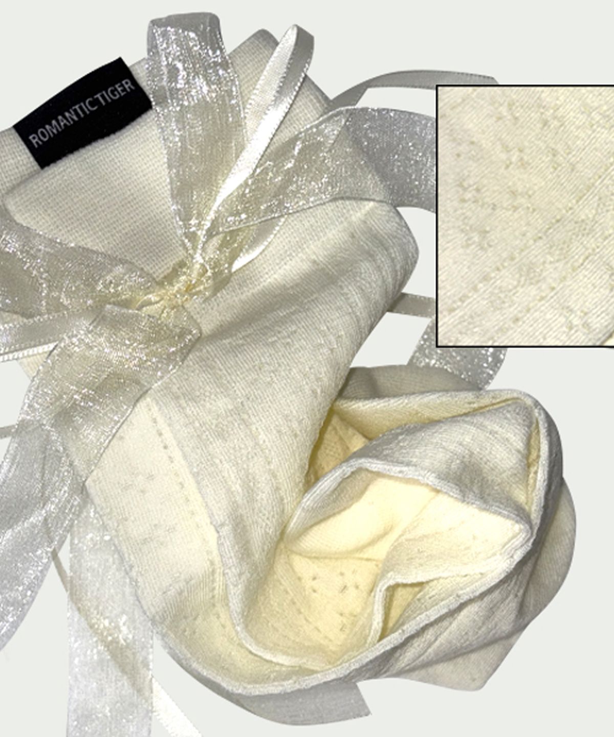 로맨틱타이거(ROMANTIC TIGER) double bow socks white