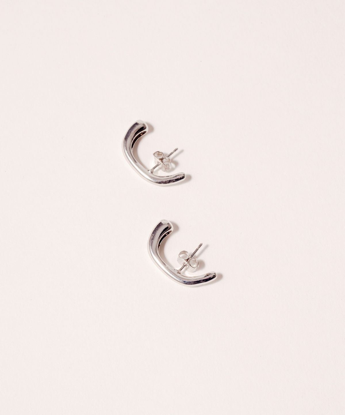 노비스도쿄(NOVICE TOKYO) 이어 커프 스타일 디자인 후프 피어스  Ear Cuff Style Design Hoop Pierce / Silver