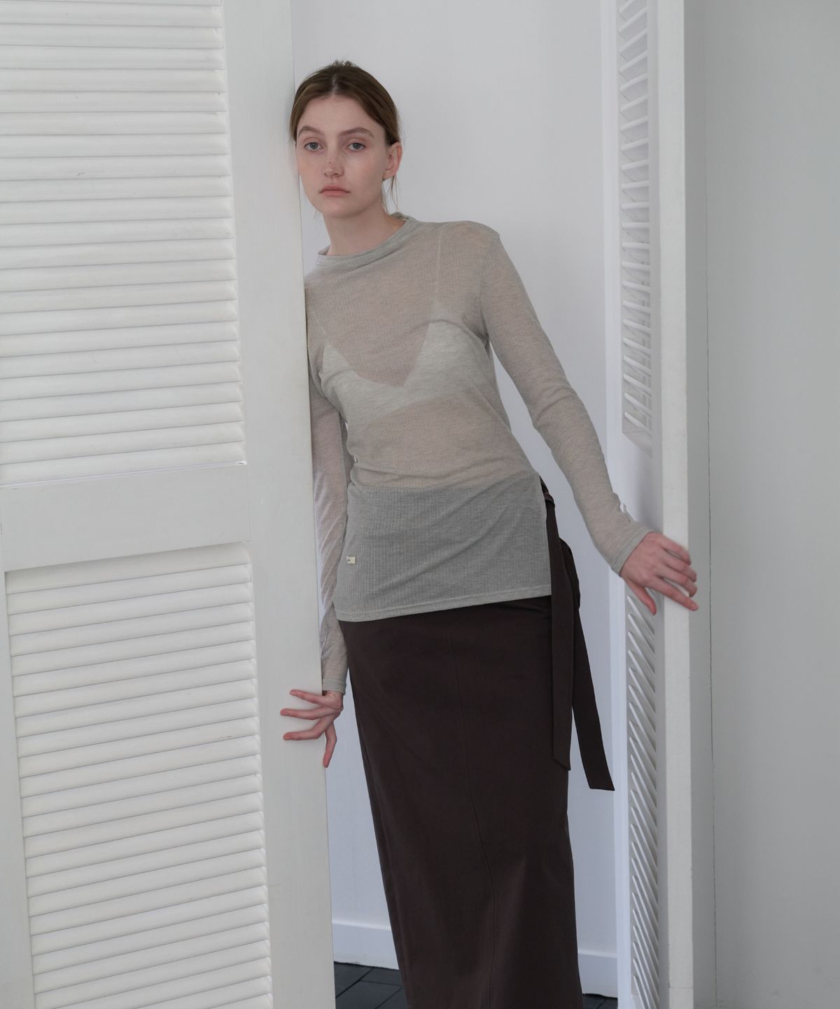 앤테(AENTE) Sheer slit t-shirt - Gray