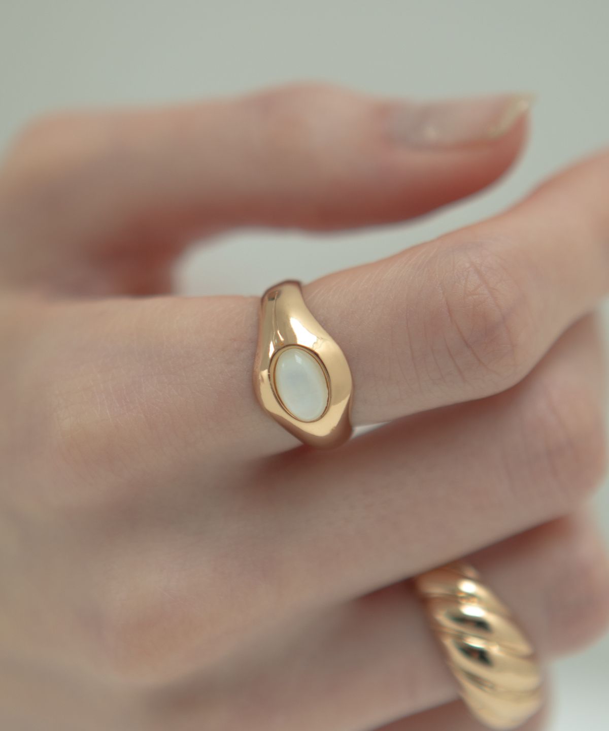 노비스도쿄(NOVICE TOKYO) 오벌 스톤 모티프 링 Oval Stone Motif Ring / Gold