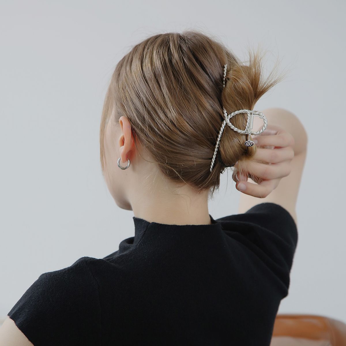 디유아모르(DIEUAMOUR) 크로스무드 트위스트 헤어 클립 집게핀