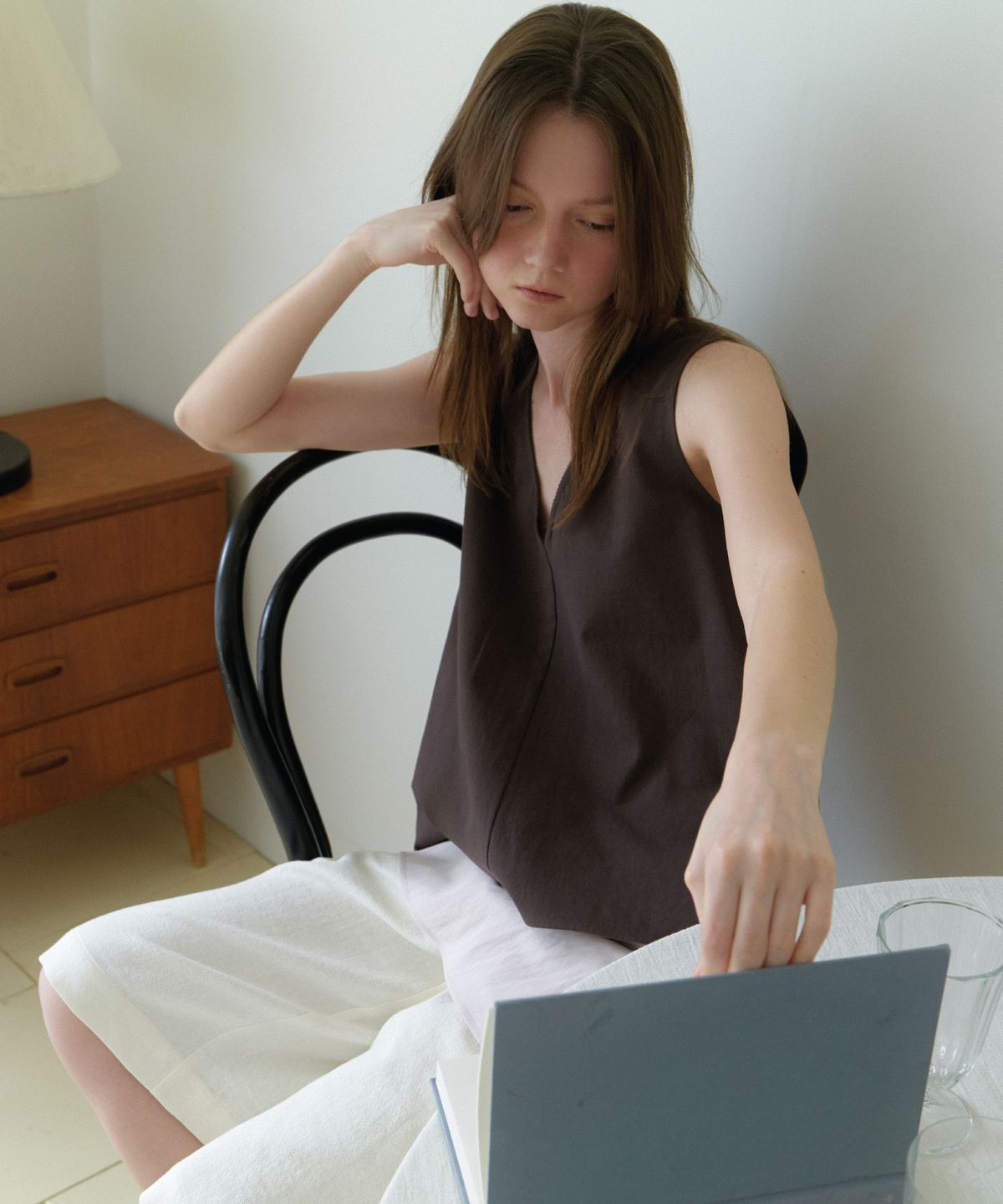 앤테(AENTE) V-neck lace Sleeveless - Brown