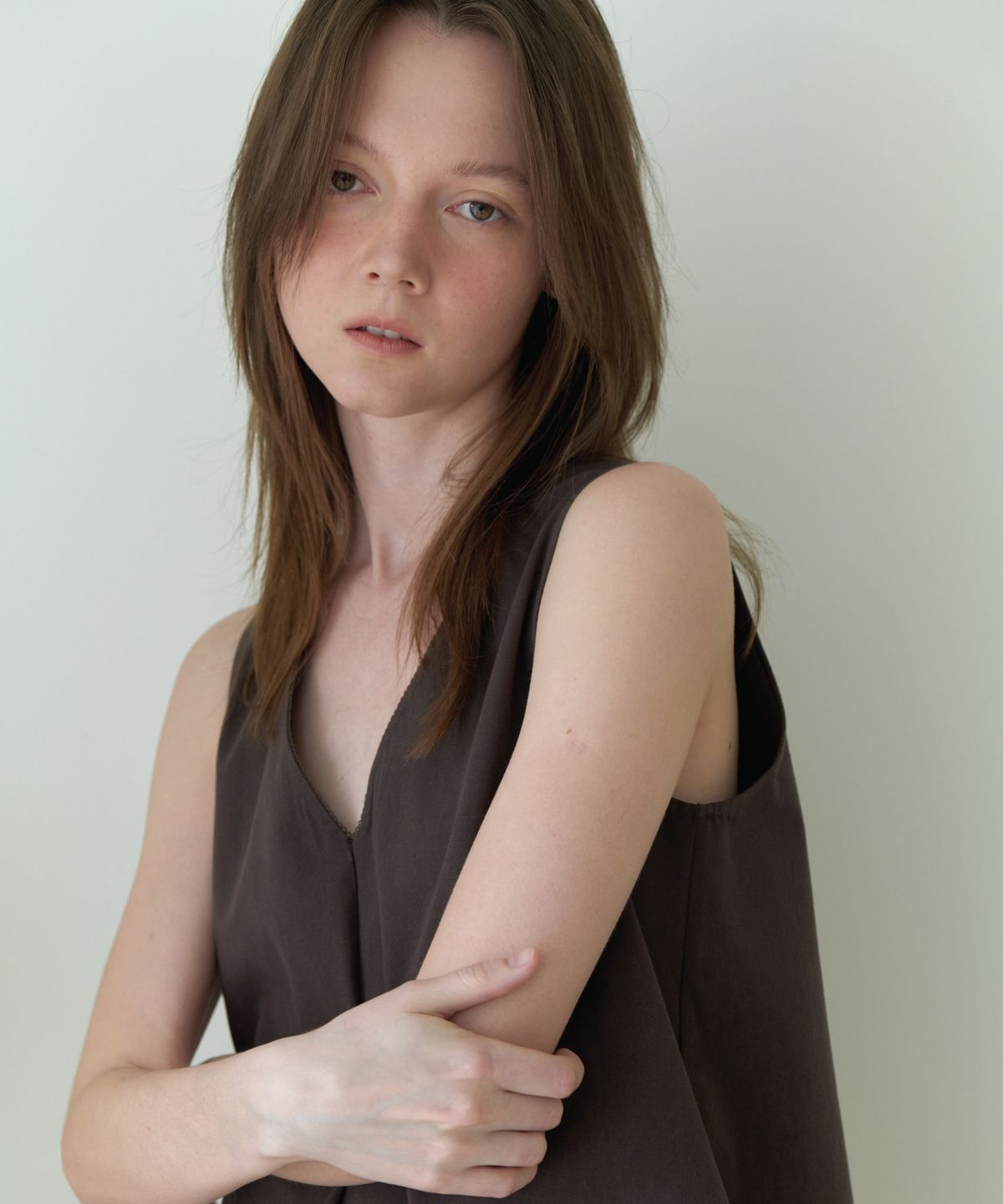 앤테(AENTE) V-neck lace Sleeveless - Brown