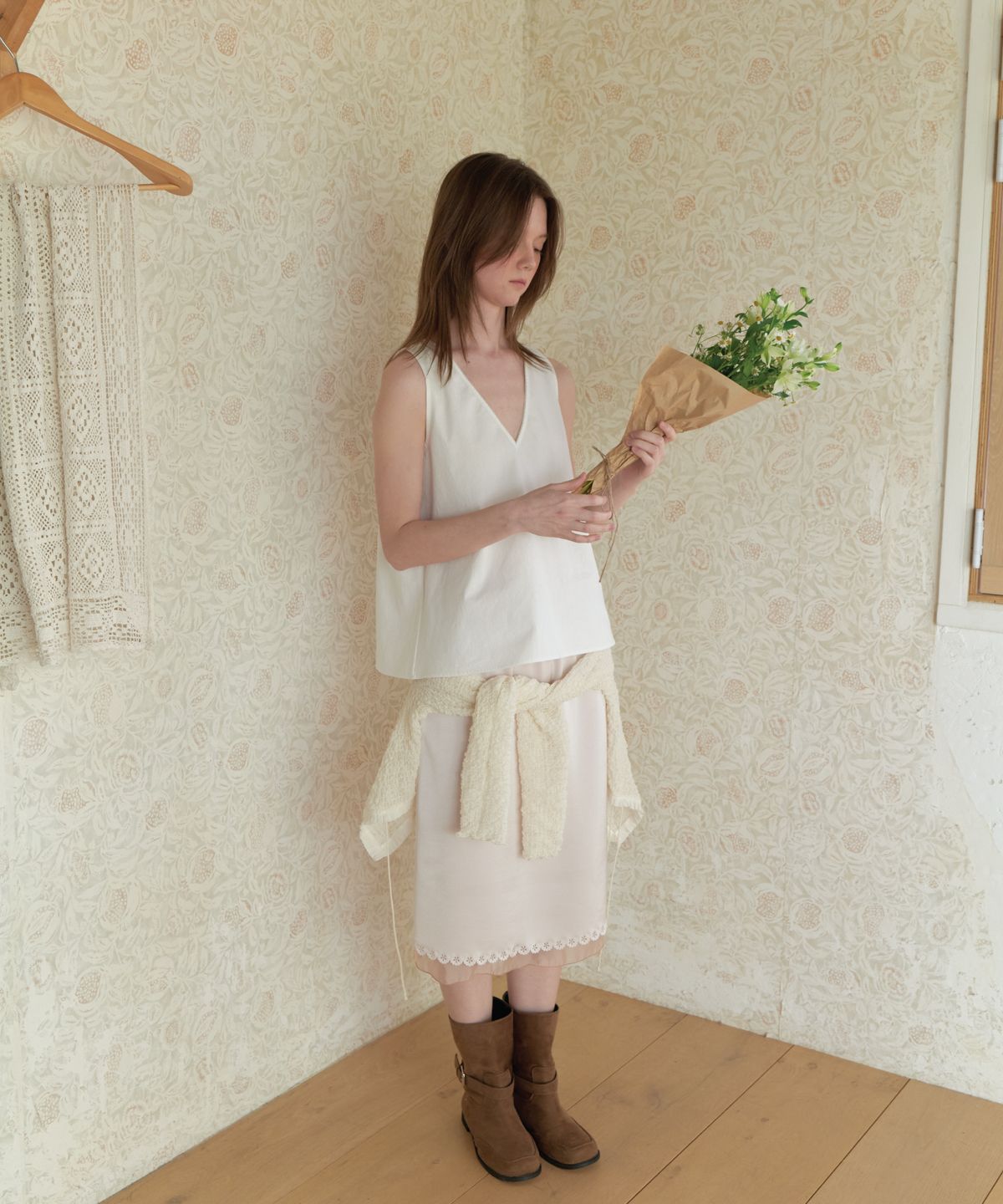 앤테(AENTE) V-neck lace Sleeveless - Ivory