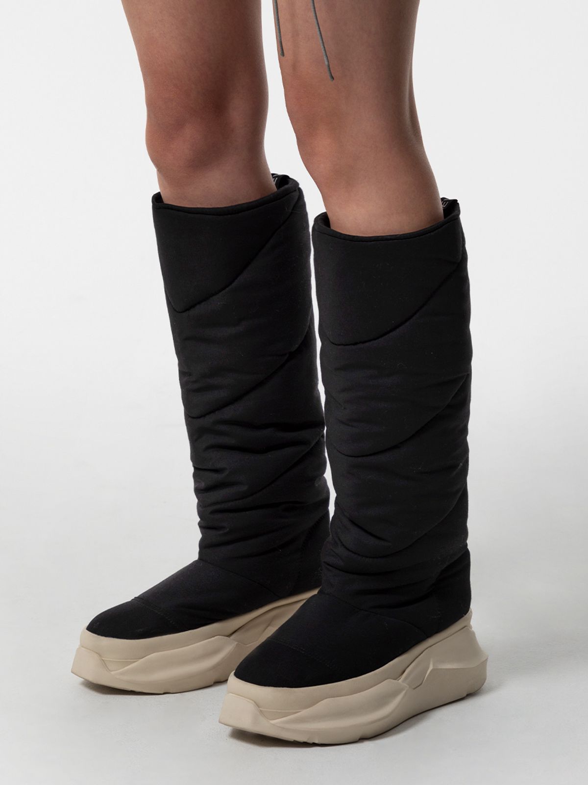 와이이이엘(YEEL) PUFFER HIGH BOOTS BLACK