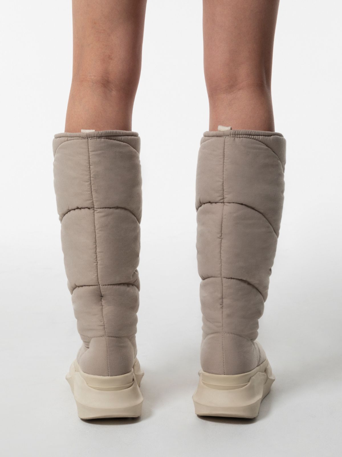 와이이이엘(YEEL) PUFFER HIGH BOOTS BEIGE