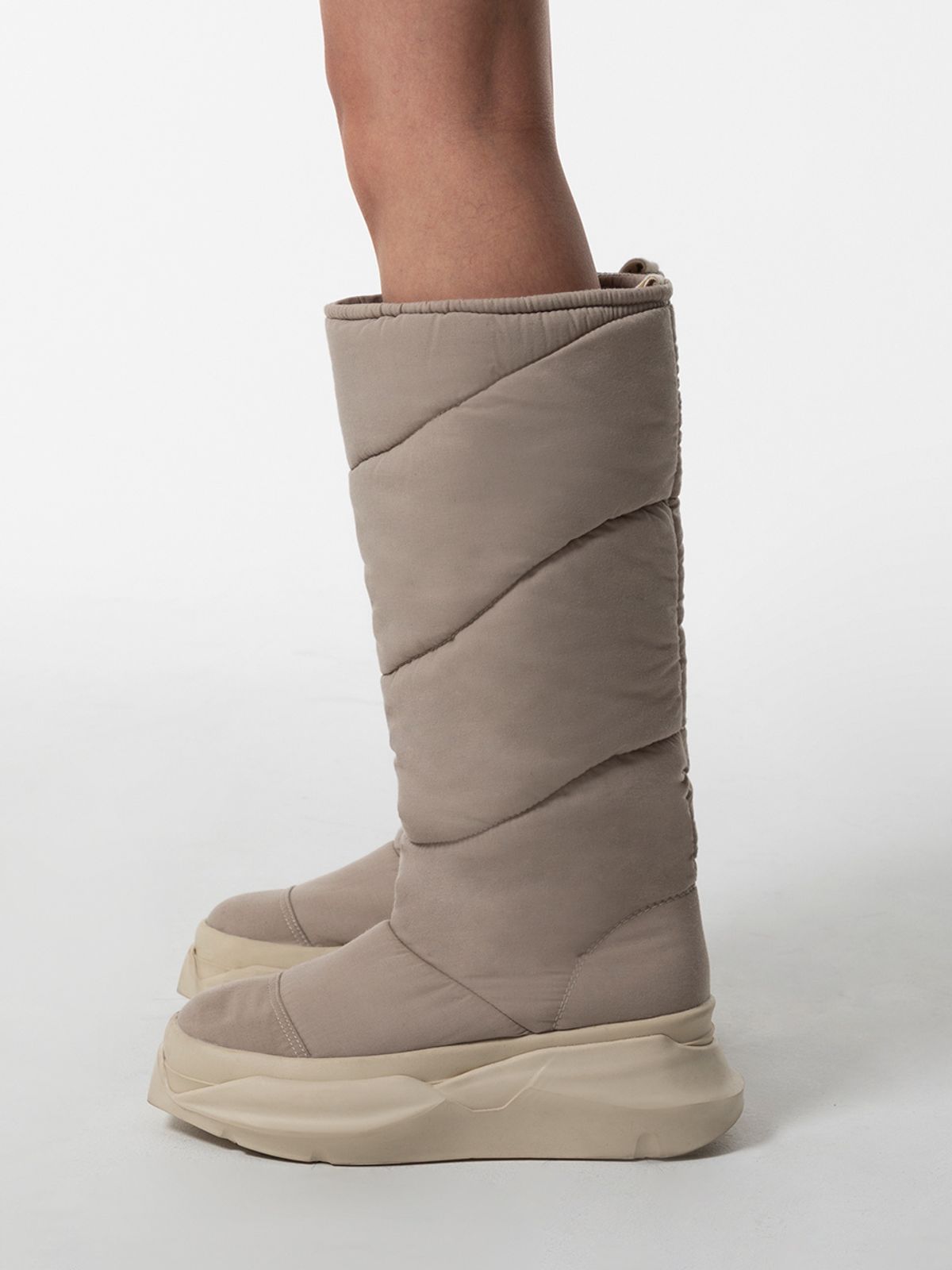 와이이이엘(YEEL) PUFFER HIGH BOOTS BEIGE