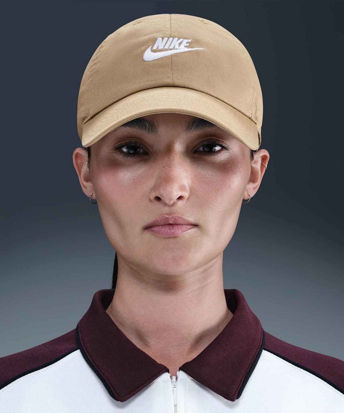 나이키(NIKE) 클럽 언스트럭처드 퓨추라 워시 캡 - 파라슈트 베이지:화이트 / FB5368-297