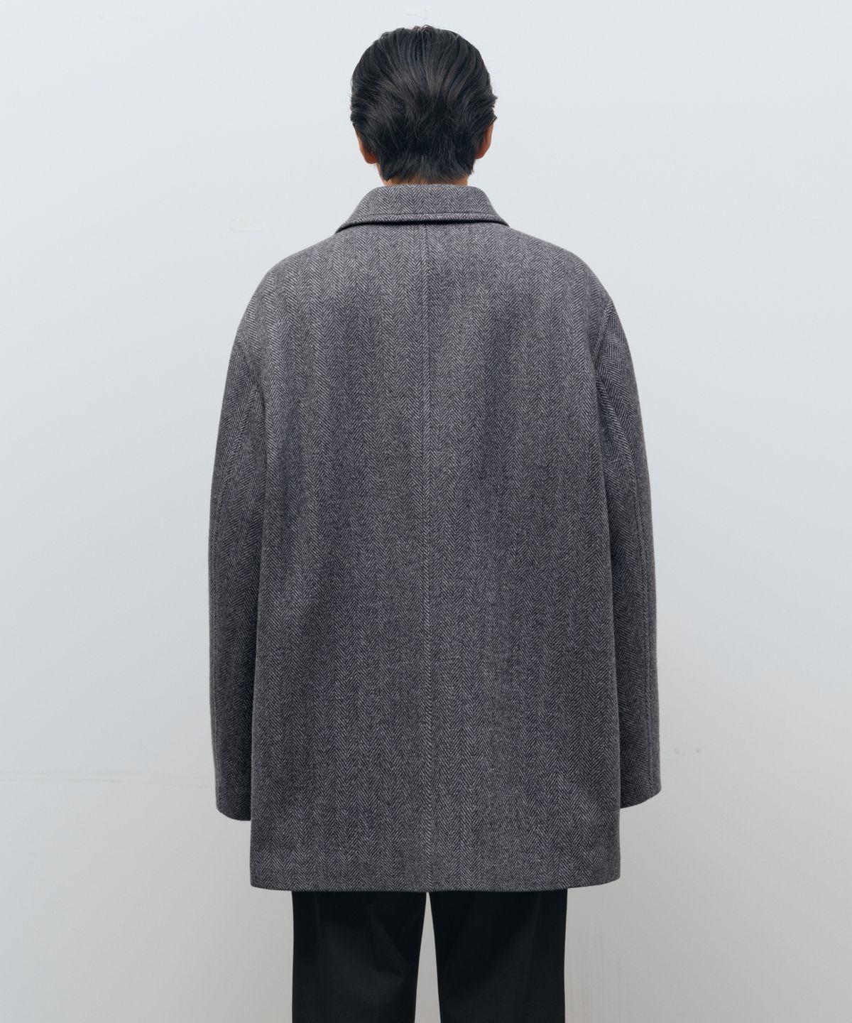 무신사 스탠다드(MUSINSA STANDARD) MANTECO 헤링본 오버사이즈 하프 발마칸 코트 [다크 그레이]