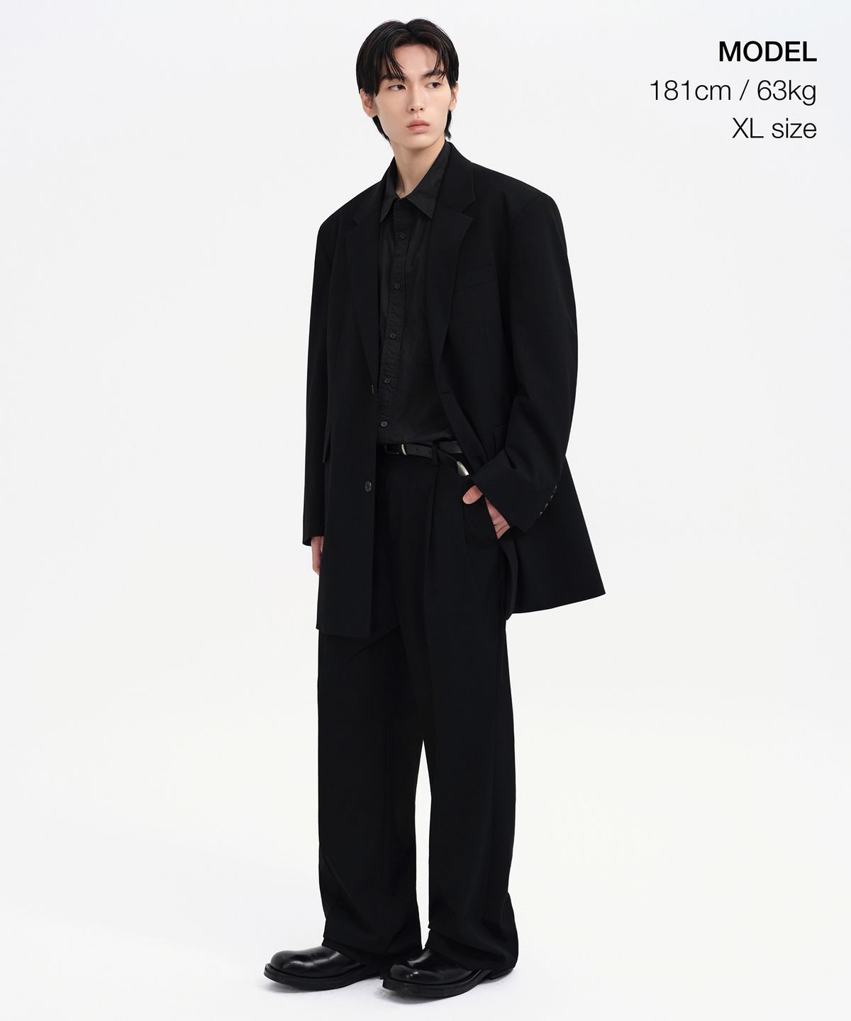 무신사 스탠다드(MUSINSA STANDARD) 오버 숄더 롱 블레이저 [블랙]