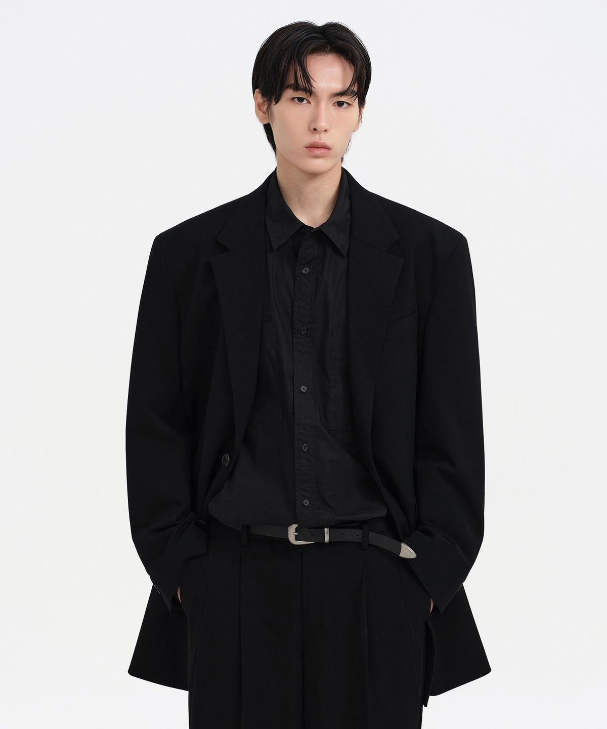 무신사 스탠다드(MUSINSA STANDARD) 오버 숄더 롱 블레이저 [블랙]