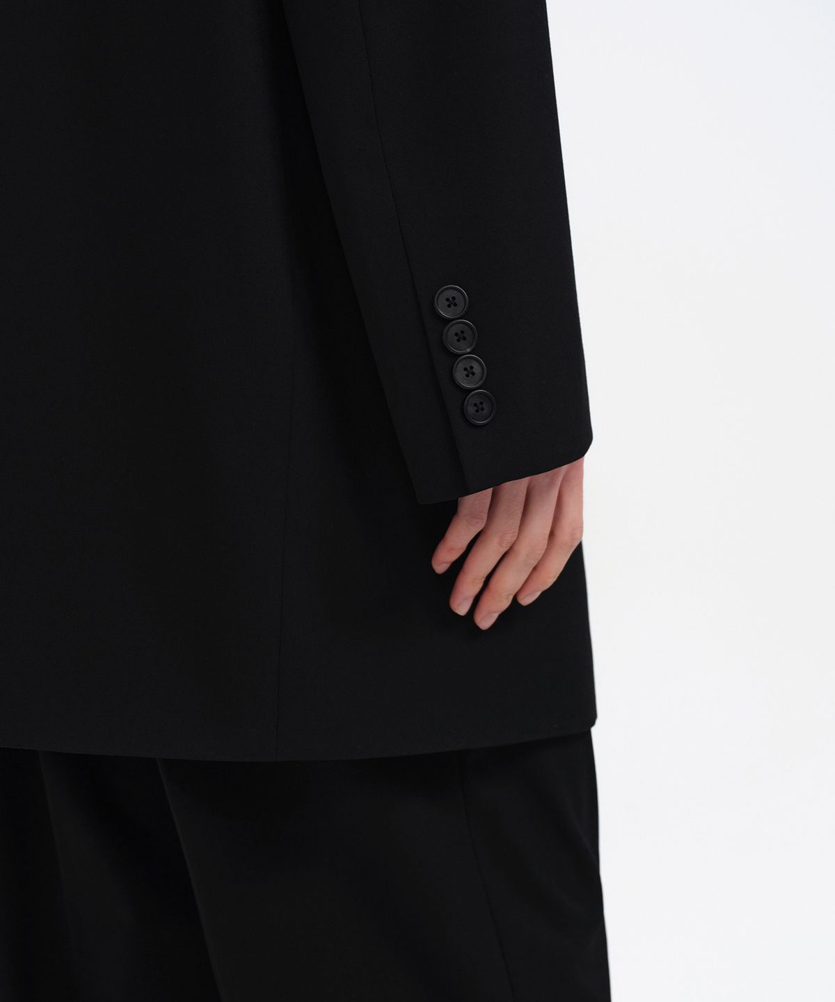 무신사 스탠다드(MUSINSA STANDARD) 오버 숄더 롱 블레이저 [블랙]