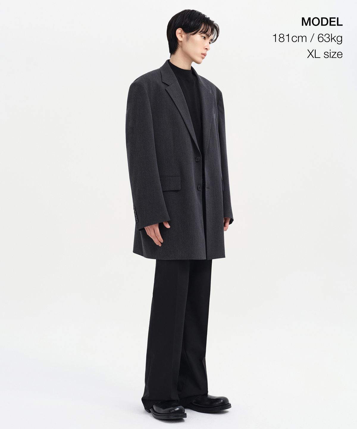 무신사 스탠다드(MUSINSA STANDARD) 오버 숄더 롱 블레이저 [차콜 그레이]