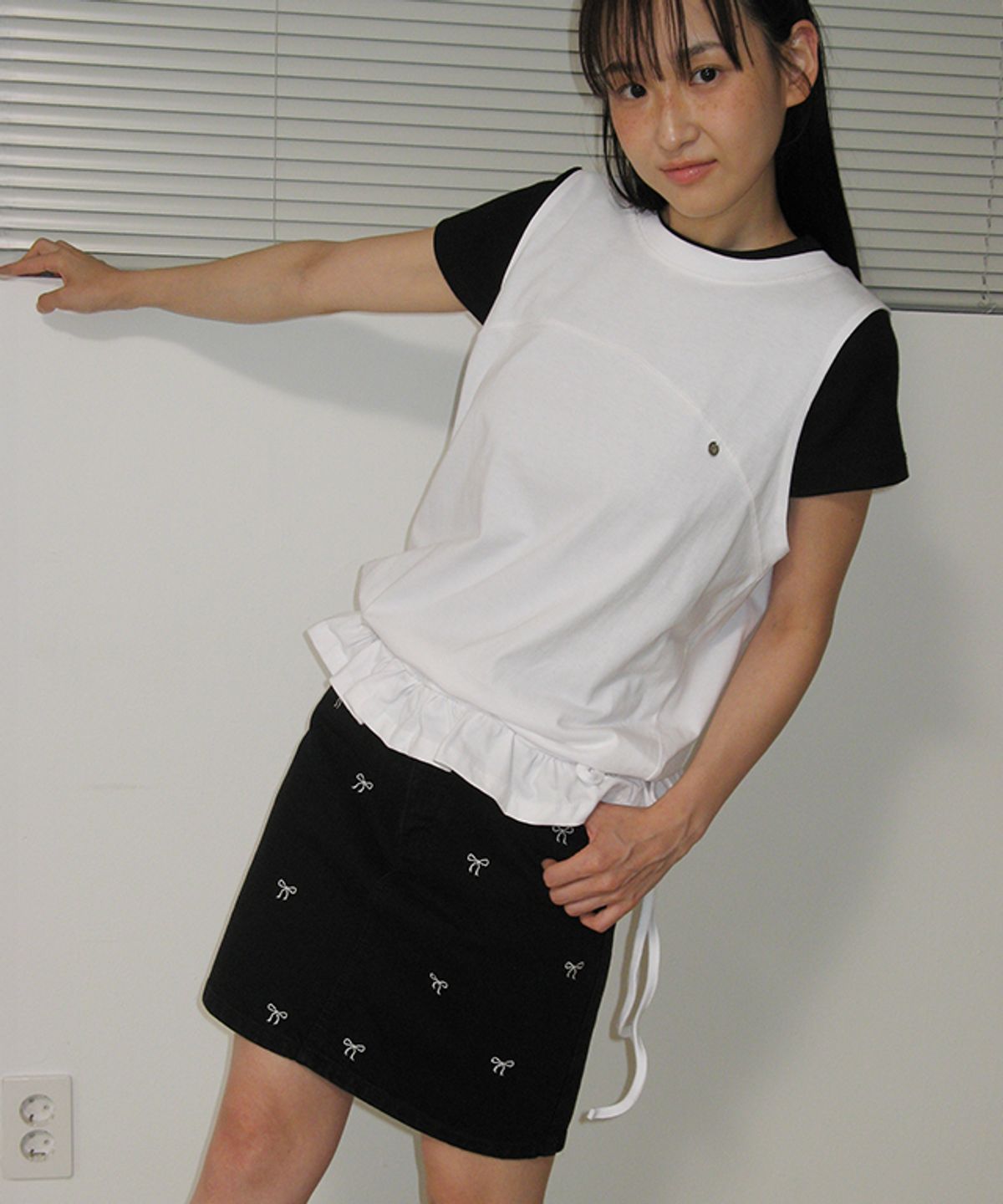 론론(RONRON) RIBBON PATTERN DENIM SHORT SKIRT DEEP BLACK