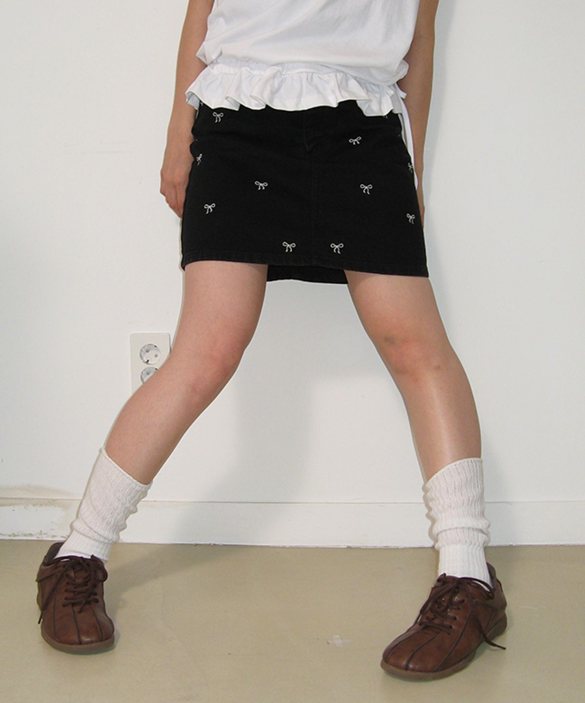 론론(RONRON) RIBBON PATTERN DENIM SHORT SKIRT DEEP BLACK