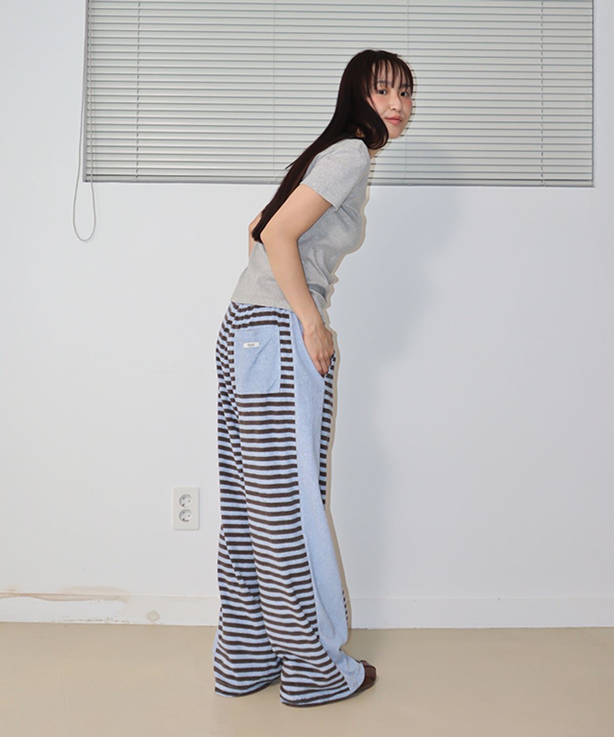 론론(RONRON) TERRY STRIPED COMFY PANTS BLUE BROWN