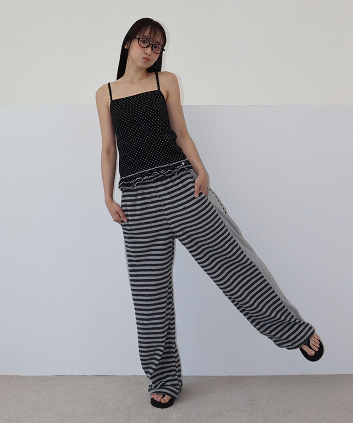 론론(RONRON) TERRY STRIPED COMFY PANTS GREY CHARCOAL