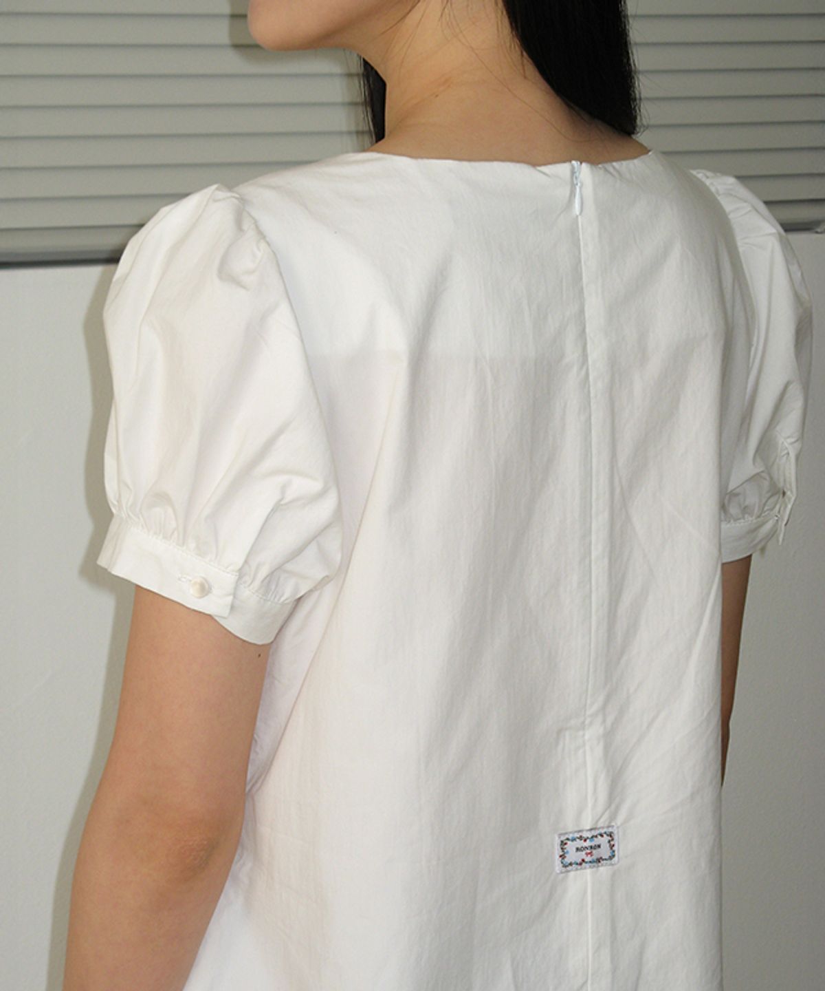 론론(RONRON) RIBBON BOW HALF SLEEVE DRESS WHITE