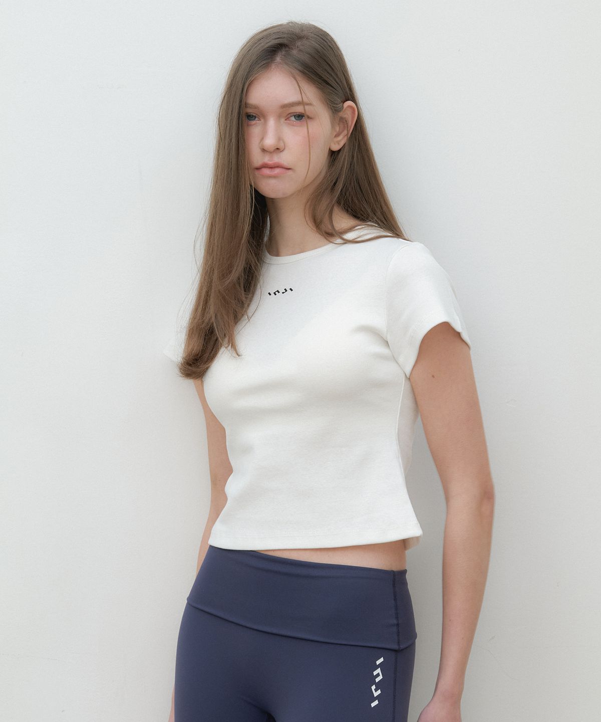 인지액티브(INJIACTIVE) Slim fit logo crop tee 화이트