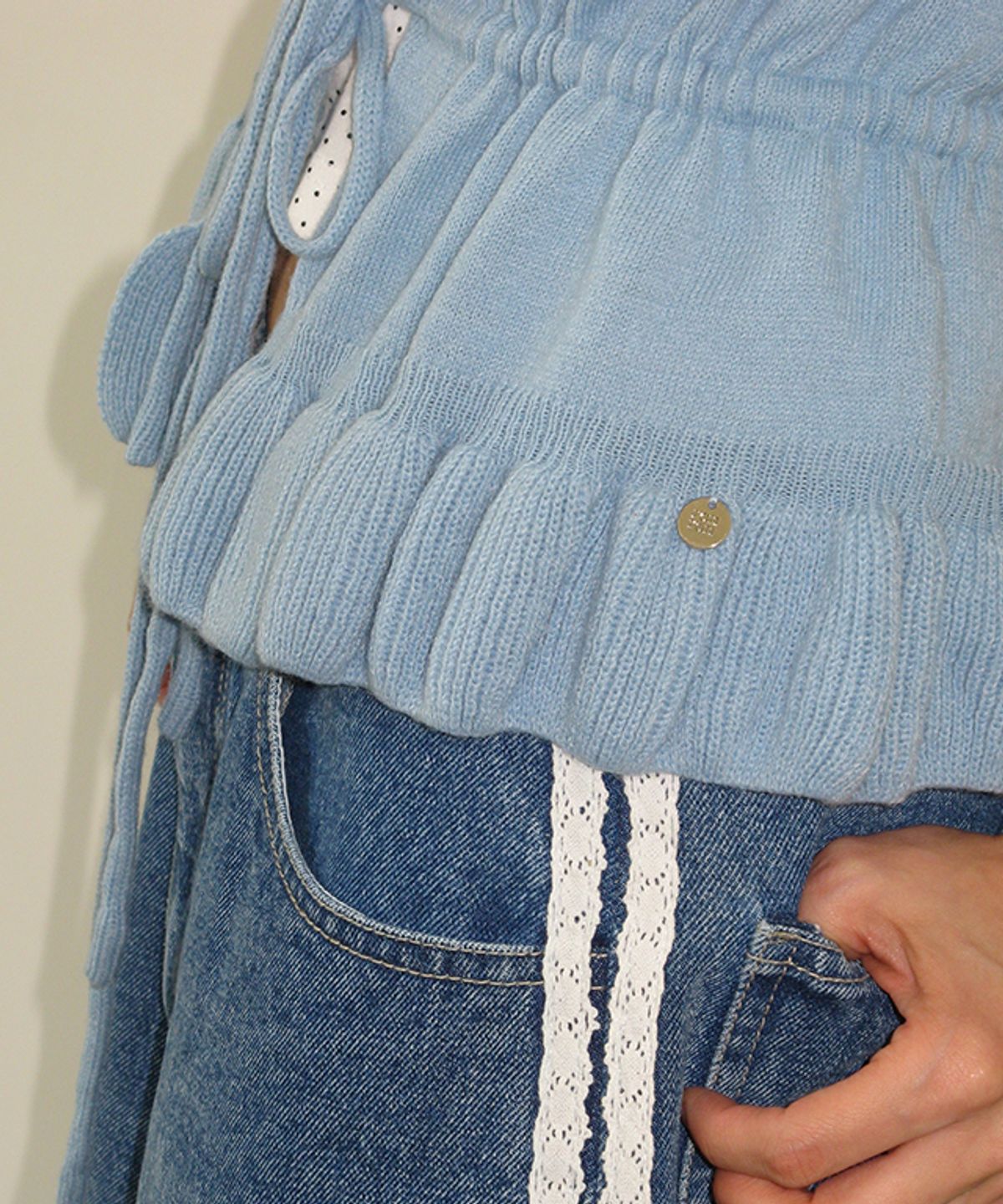 론론(RONRON) RUFFLE TEM TIE KNIT CARDIGAN SOFT BLUE