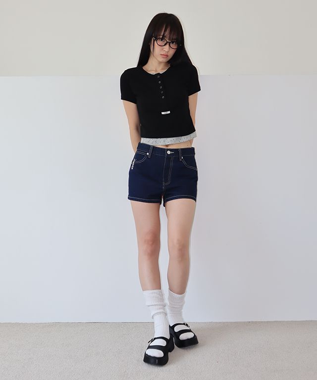 スリムフィット【RONRON】BUTTON LAYERED CROP HALF T SHIRT MUSINSA | RONRON BUTTON LAYERED CROP HALF T SHIRT BLACK STAR