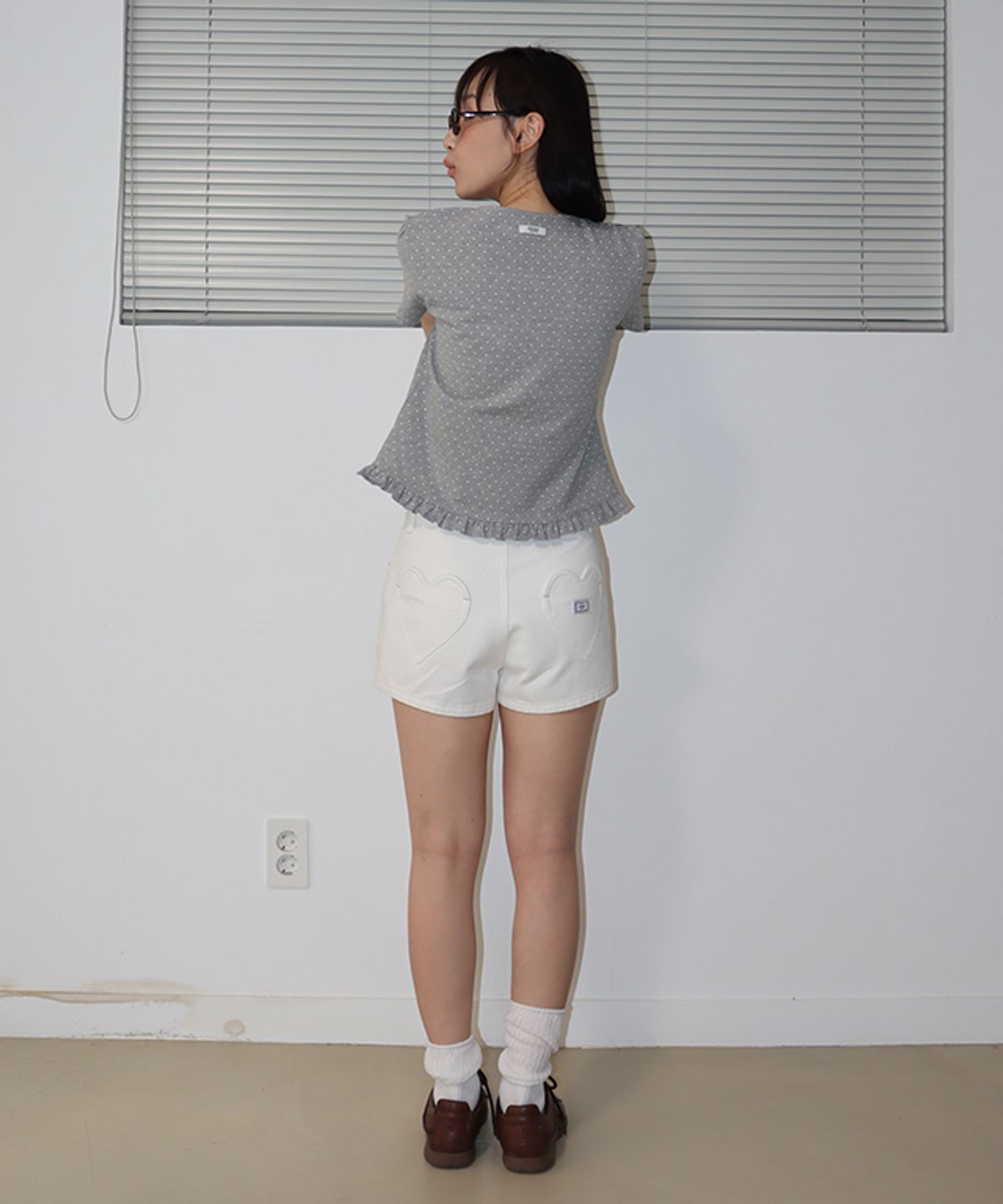 론론(RONRON) DOT RUFFLE HALF SLEEVE T SHIRT GREY