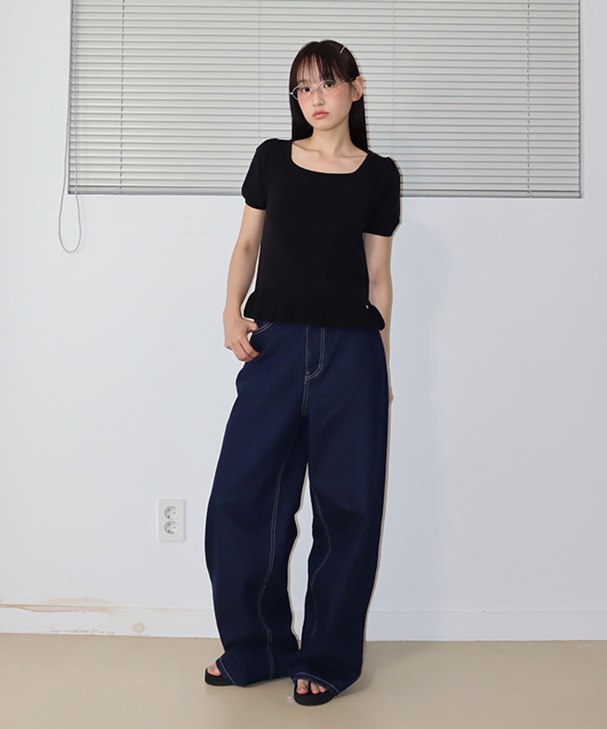 론론(RONRON) PUFF SLEEVE RUFFLE KNIT BLACK