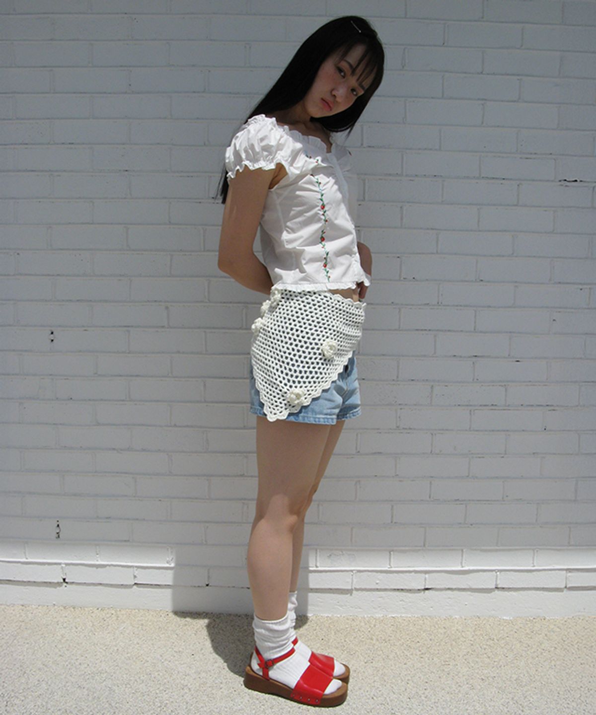 론론(RONRON) RASPBERRY EMBROIDERY FRILL BLOUSE WHITE