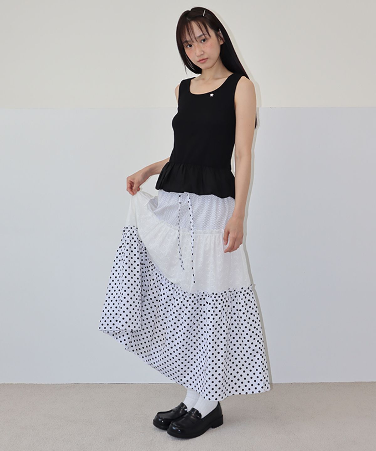 론론(RONRON) EYELET BALLOON SLEEVELESS BLACK