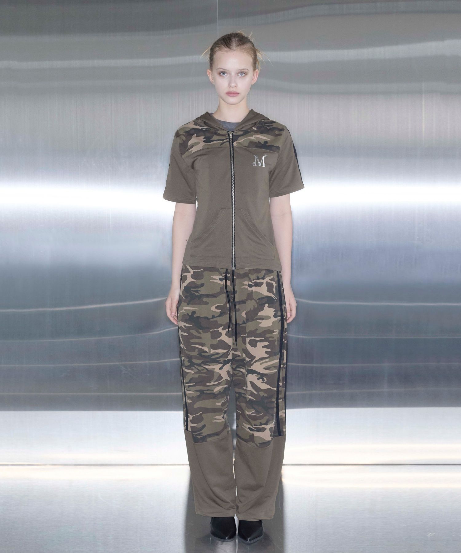 【MUCENT】 MOVE L LOGO CAMO WIDE BANDING PANTS / 追跡付 MUSINSA | MUCENT MOV SETUP METAL LOGO CAMO TAPE WIDE BANDING
