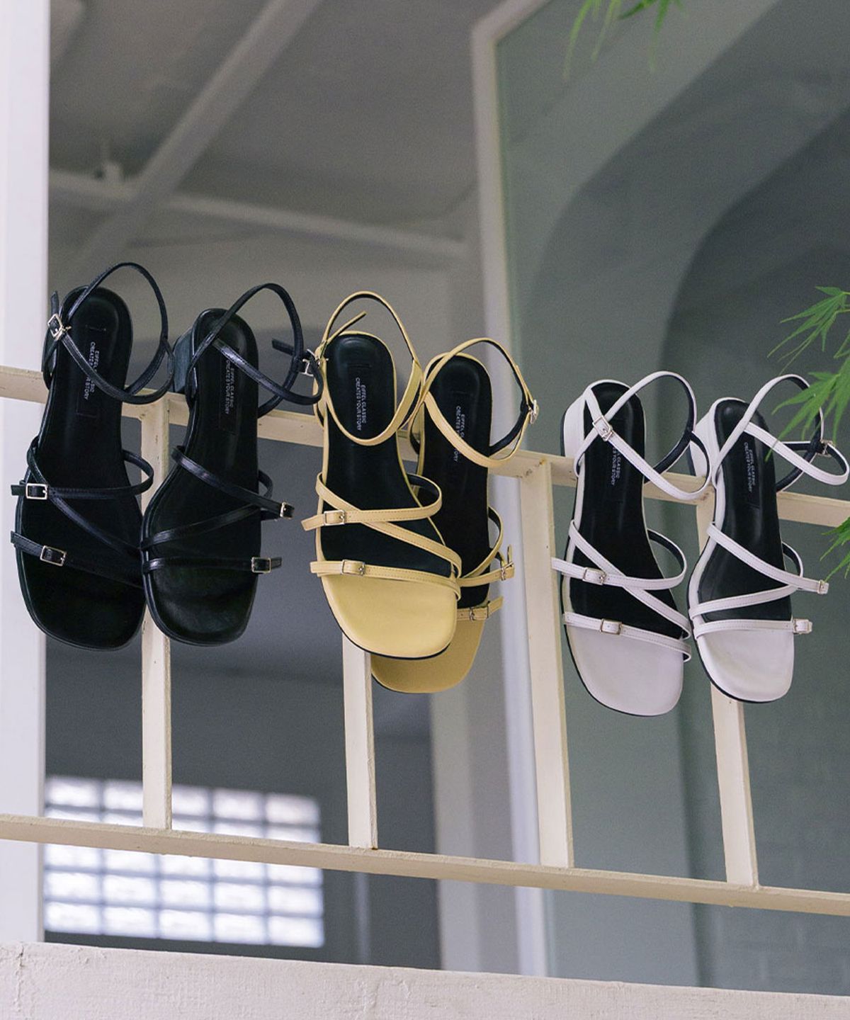 에펠클래식(EIFFELCLASSIC) EMILIA Strap Sandals_ black,butter,white 에밀리아 스트랩 샌들 4cm