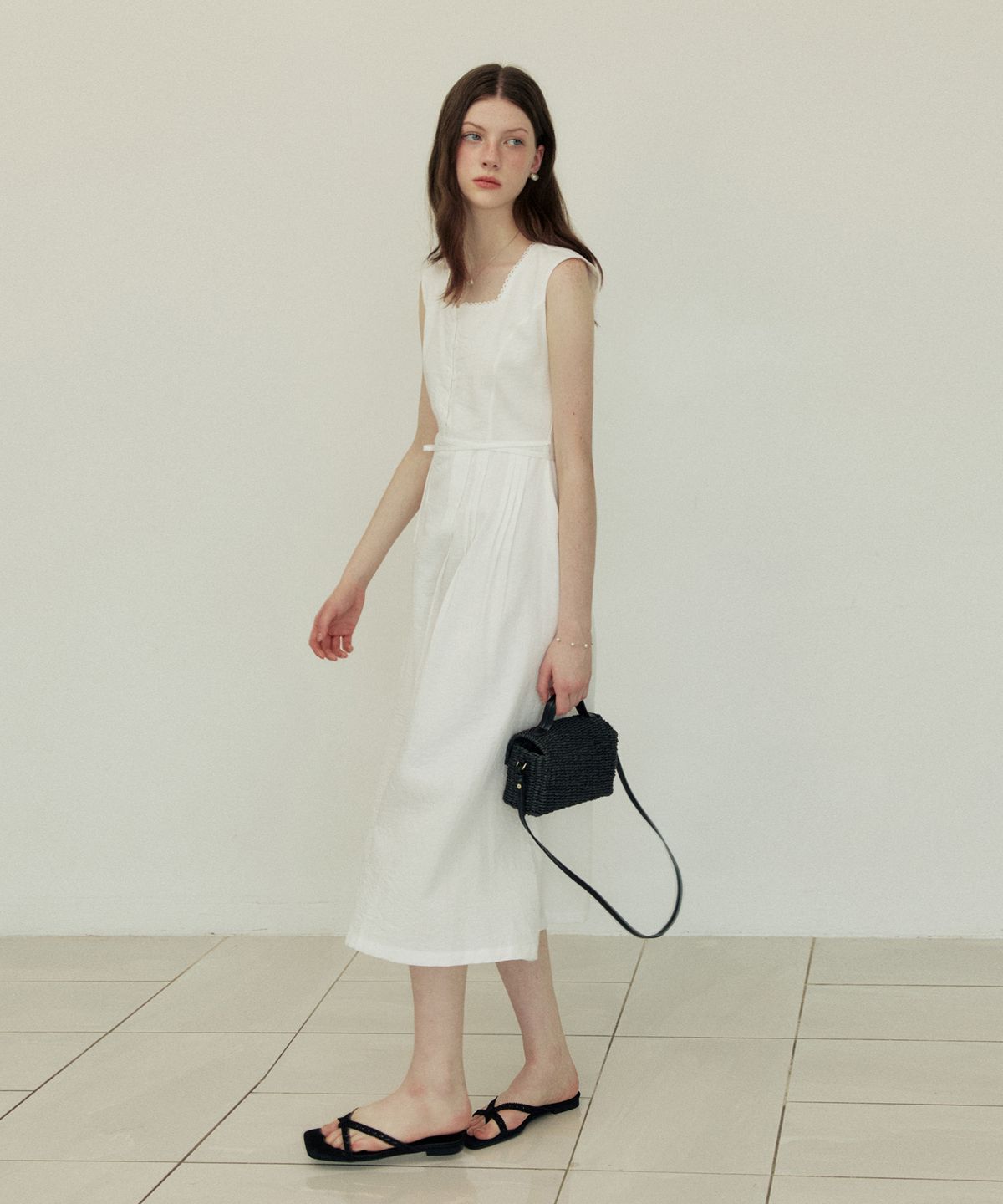 어다울(ADAUL) Classic pintuck line ribbon long dress - white