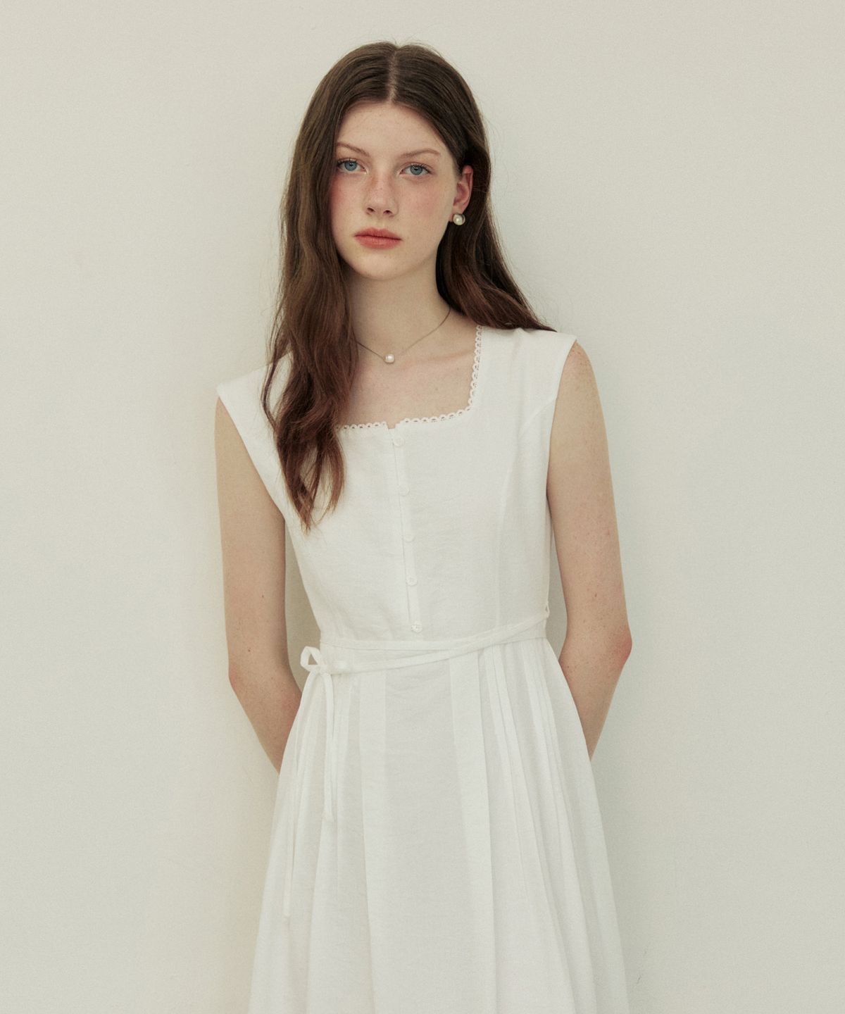 어다울(ADAUL) Classic pintuck line ribbon long dress - white