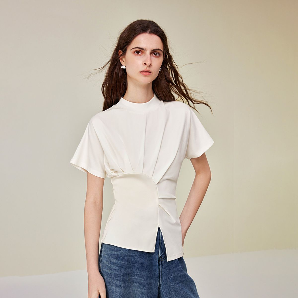 와이와이아이엠(YYIAM) YY_Irregular slit hem short top_2color