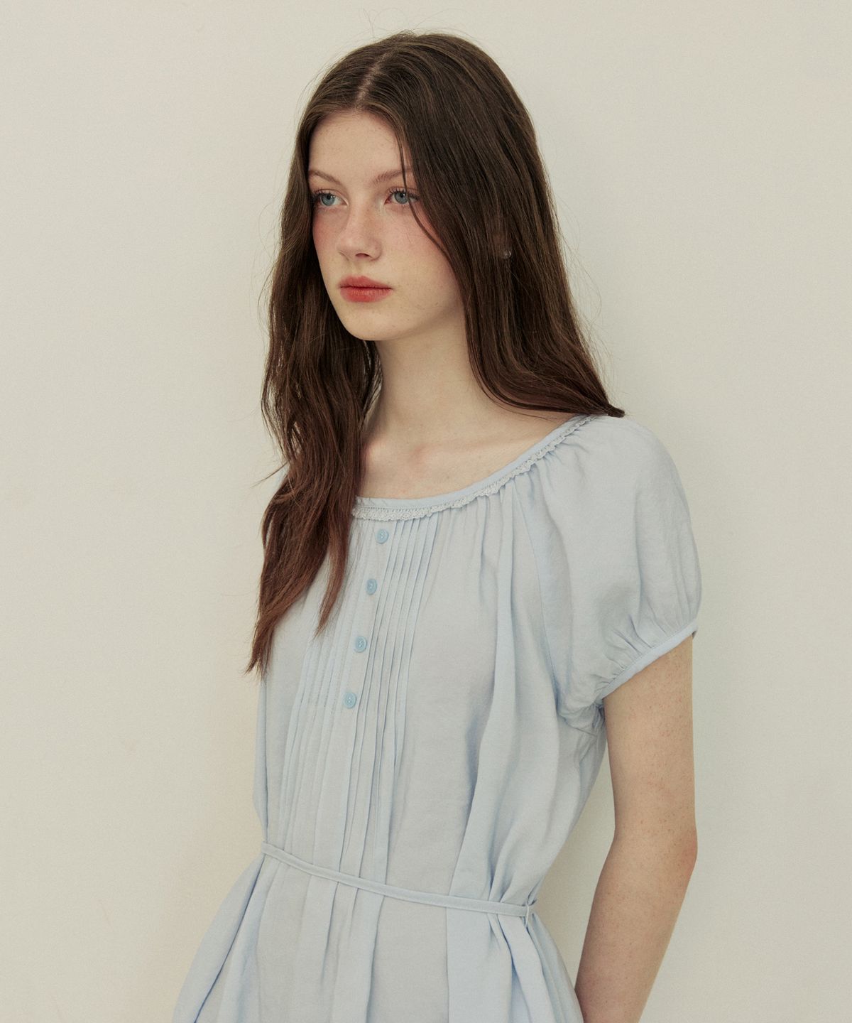 어다울(ADAUL) Front pintuck vintage lace mini dress - blue