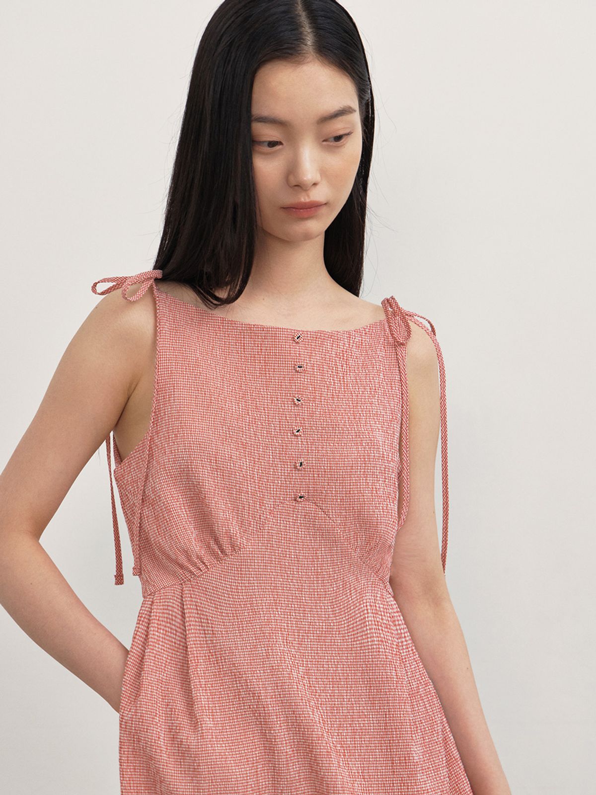 가니송(GANISONG) 리본 숄더 미니 원피스_레드 깅엄