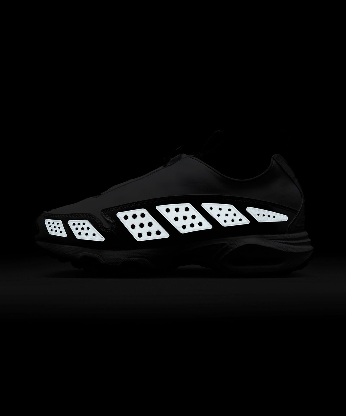 나이키(NIKE) 에어맥스 SNDR - 화이트:메탈릭실버 / HJ4130-100
